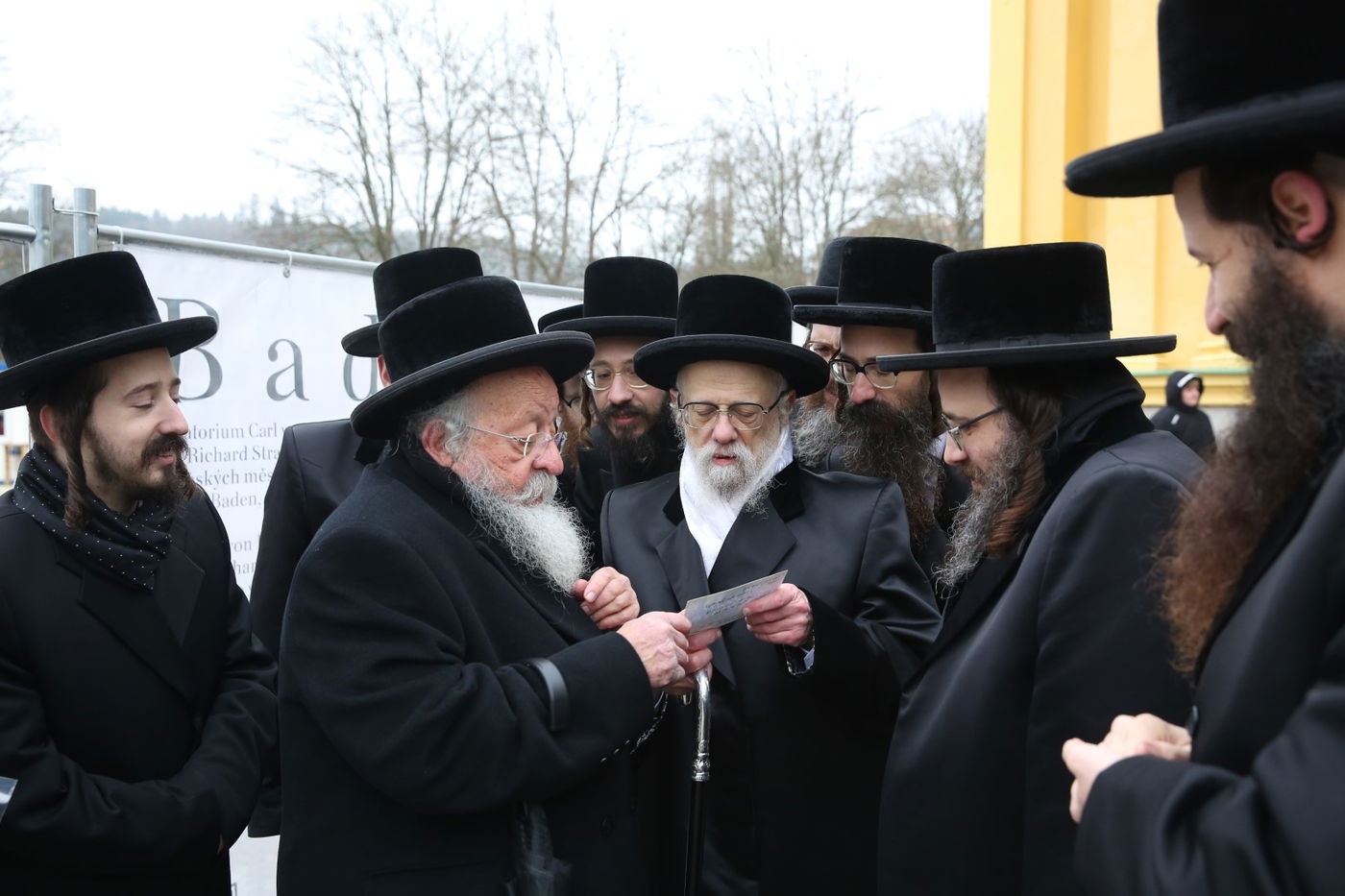 האדמו"ר מסערט ויז'ניץ במארינבארד 