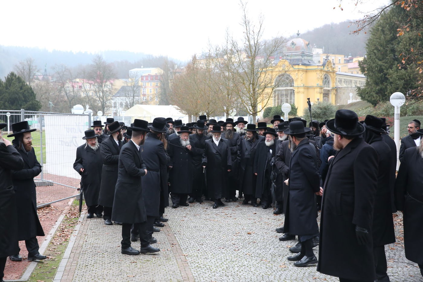 האדמו"ר מסערט ויז'ניץ במארינבארד 
