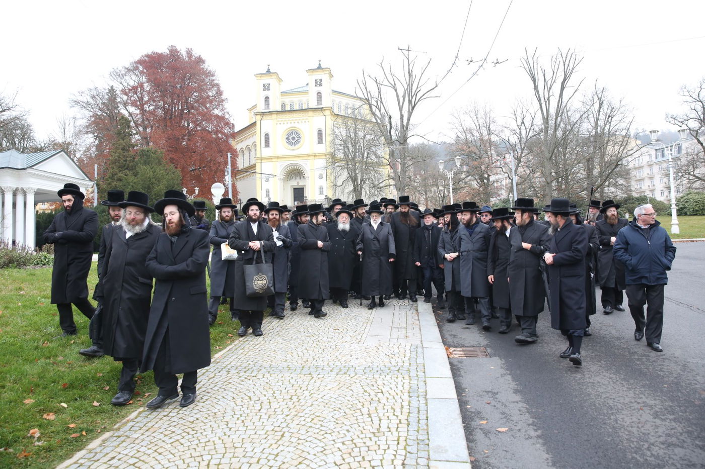 האדמו"ר מסערט ויז'ניץ במארינבארד 