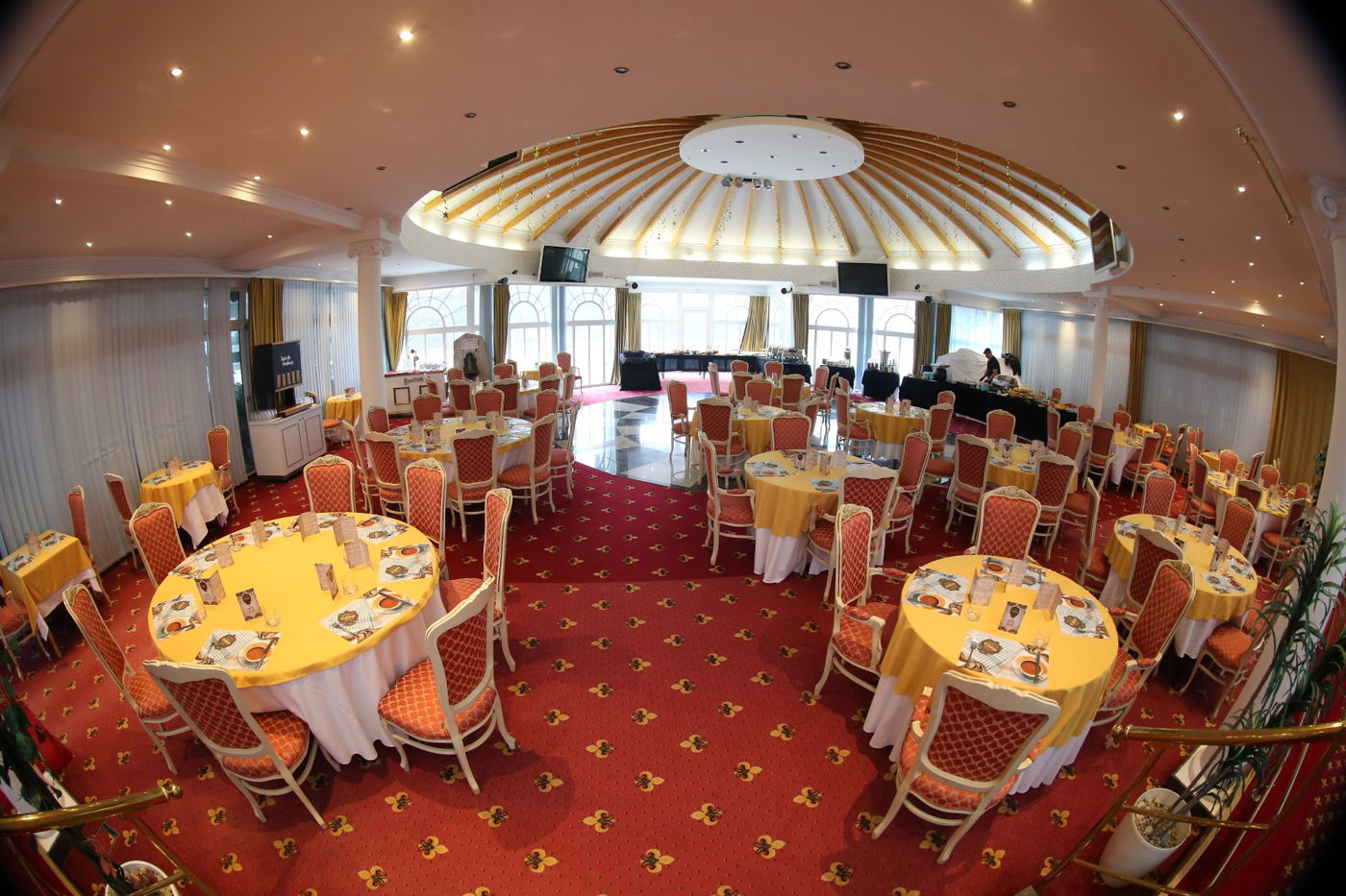 האדמו"ר מסערט ויז'ניץ במארינבארד 