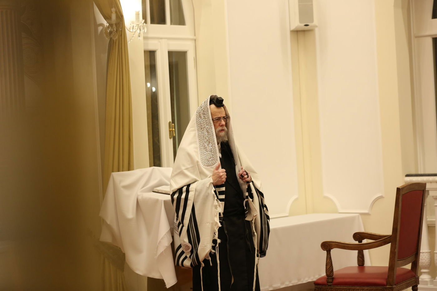 האדמו"ר מסערט ויז'ניץ במארינבארד 