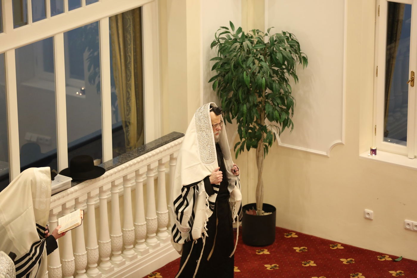 האדמו"ר מסערט ויז'ניץ במארינבארד 