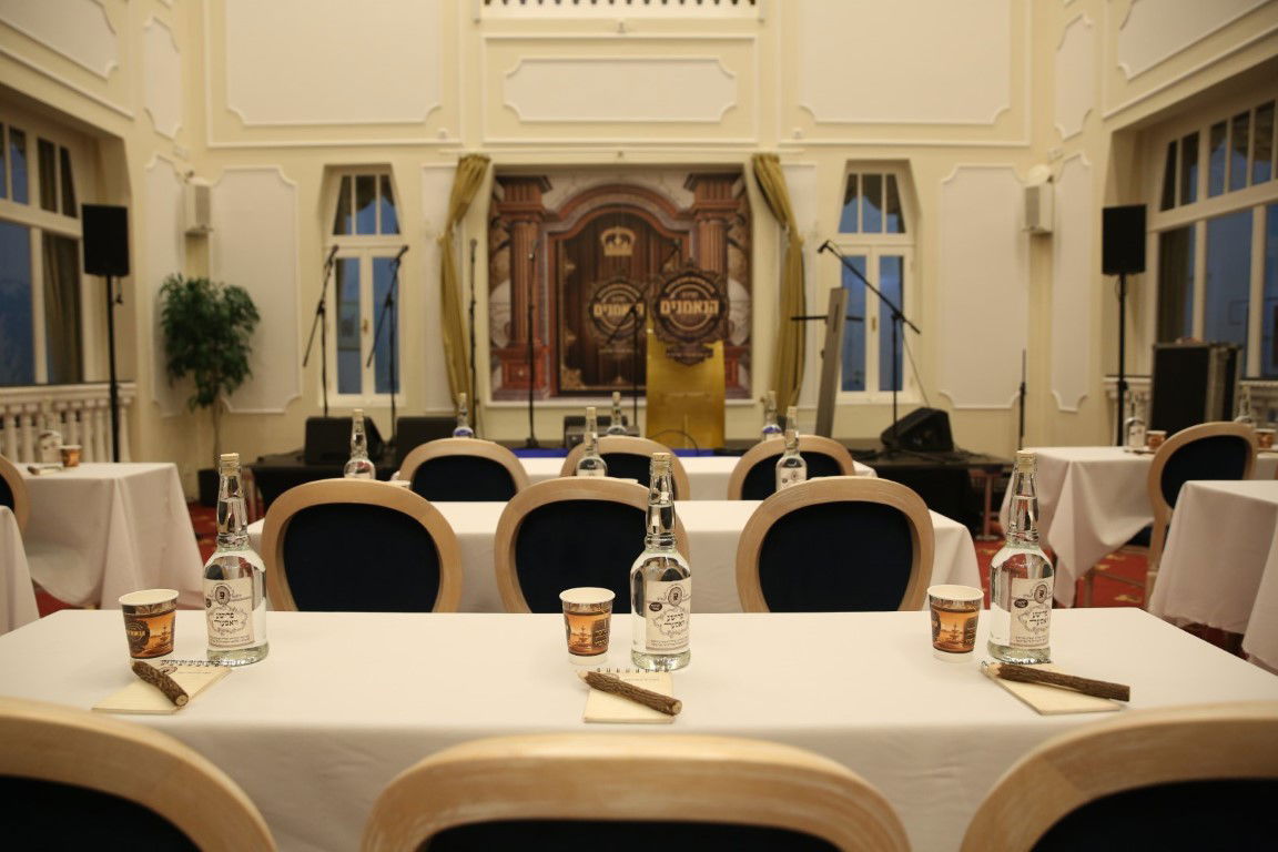 האדמו"ר מסערט ויז'ניץ במארינבארד 