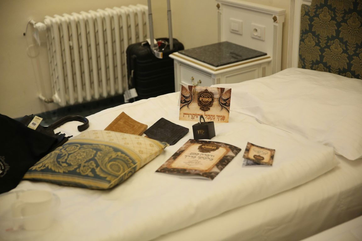 האדמו"ר מסערט ויז'ניץ במארינבארד 