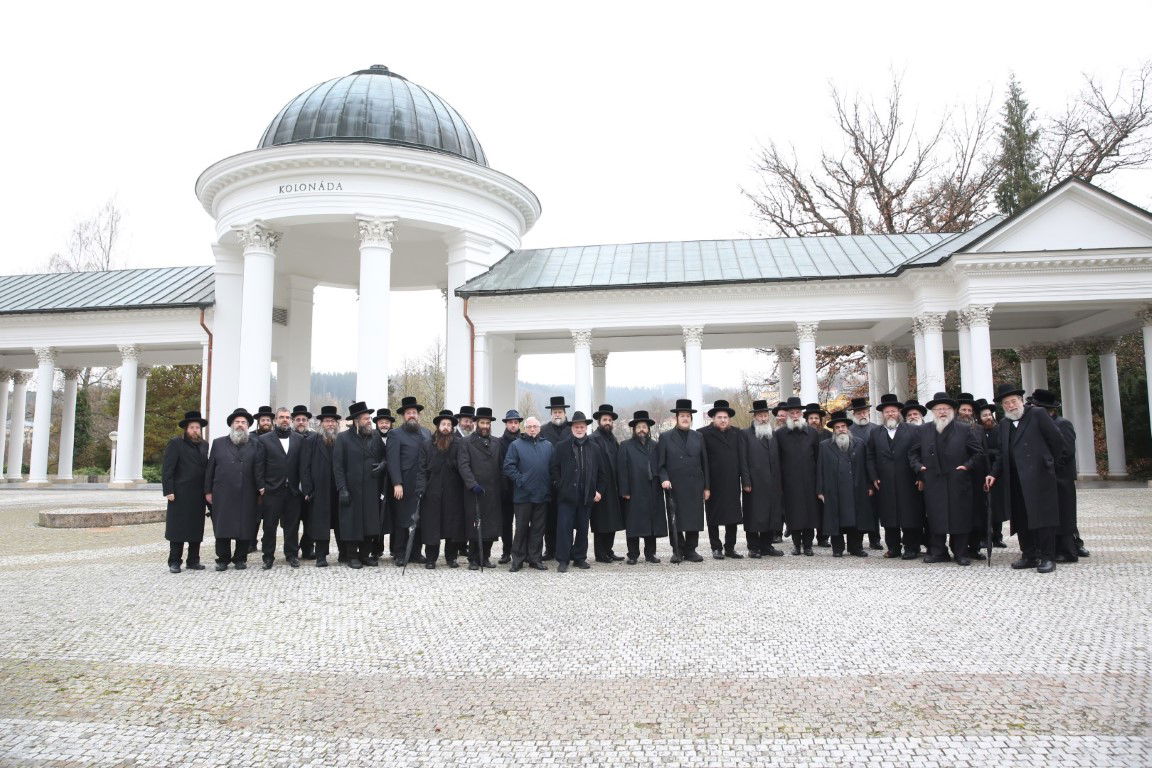 האדמו"ר מסערט ויז'ניץ במארינבארד 