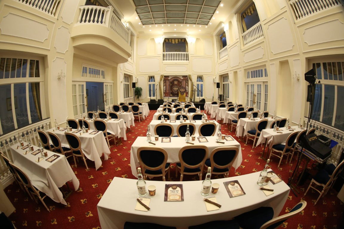 האדמו"ר מסערט ויז'ניץ במארינבארד 