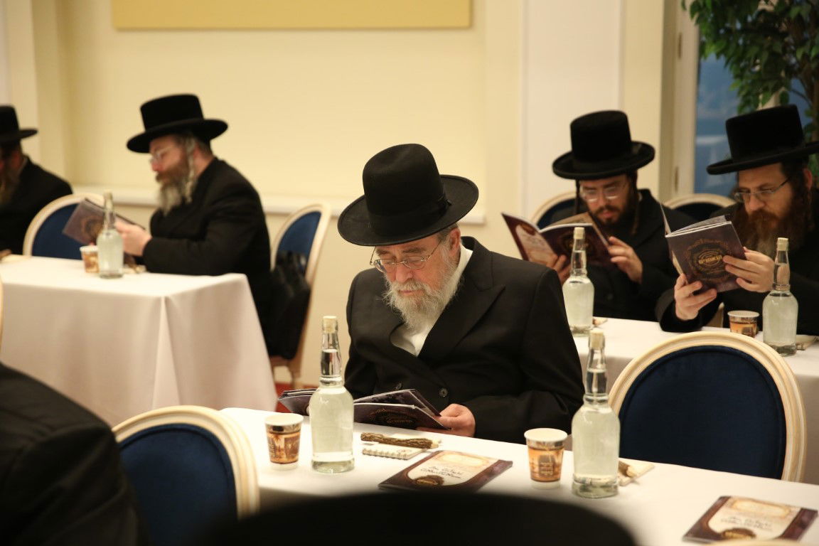 האדמו"ר מסערט ויז'ניץ במארינבארד 