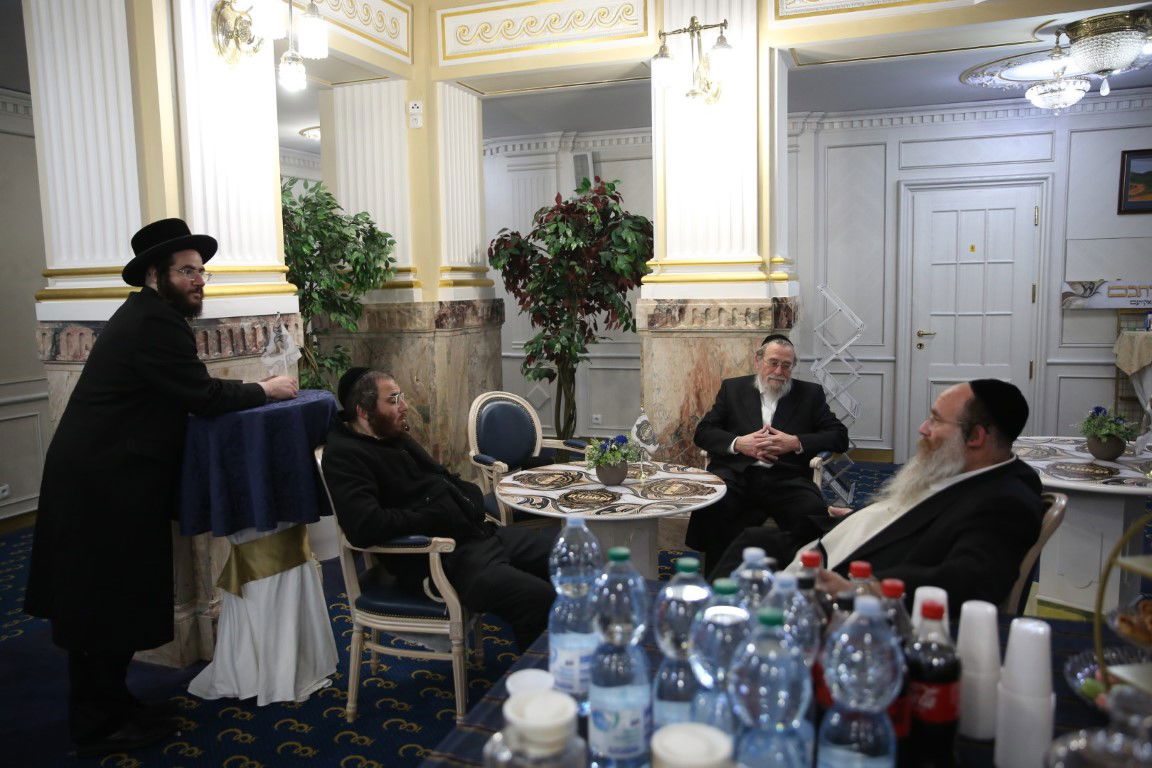 האדמו"ר מסערט ויז'ניץ במארינבארד 