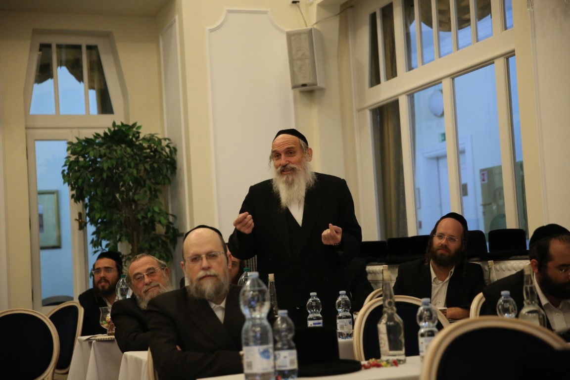 האדמו"ר מסערט ויז'ניץ במארינבארד 