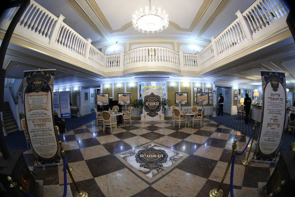 האדמו"ר מסערט ויז'ניץ במארינבארד 