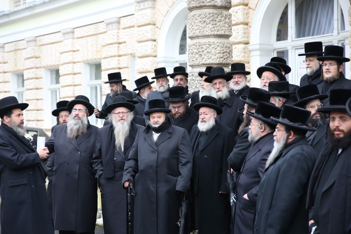 האדמו"ר מסערט ויז'ניץ במארינבארד 