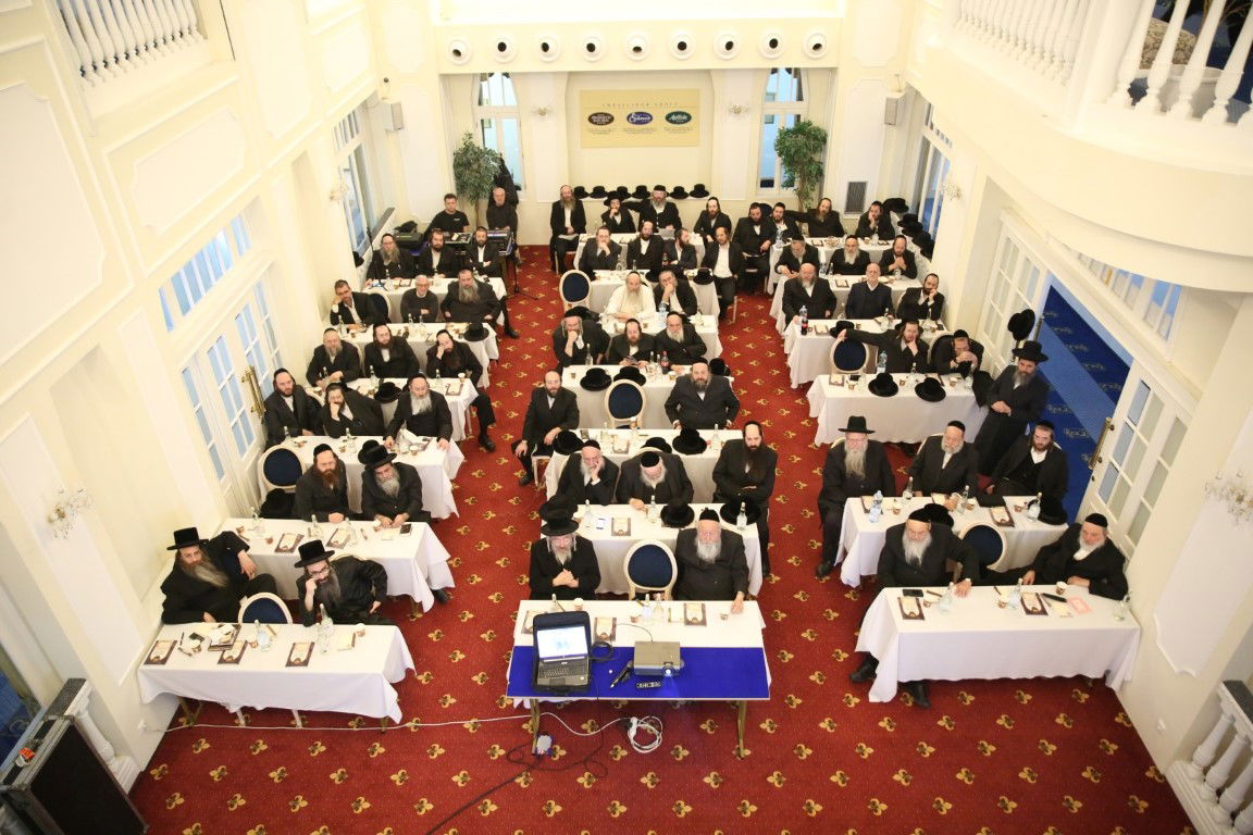 האדמו"ר מסערט ויז'ניץ במארינבארד 