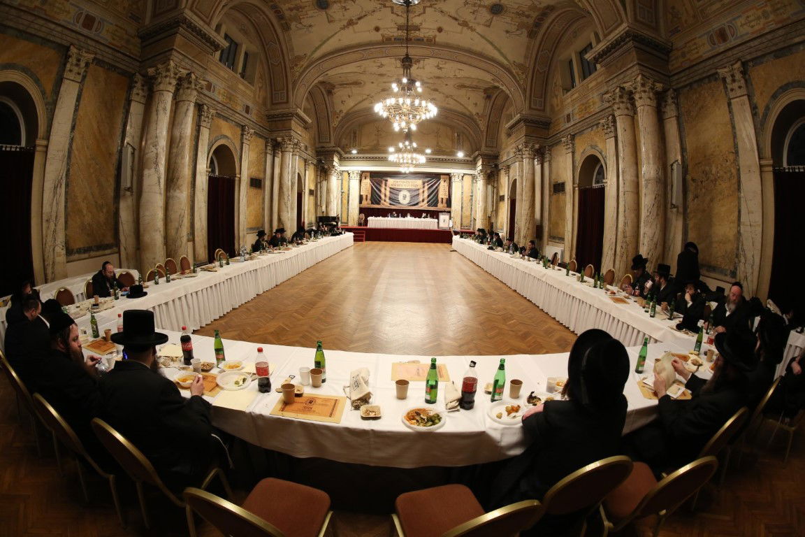 האדמו"ר מסערט ויז'ניץ במארינבארד 