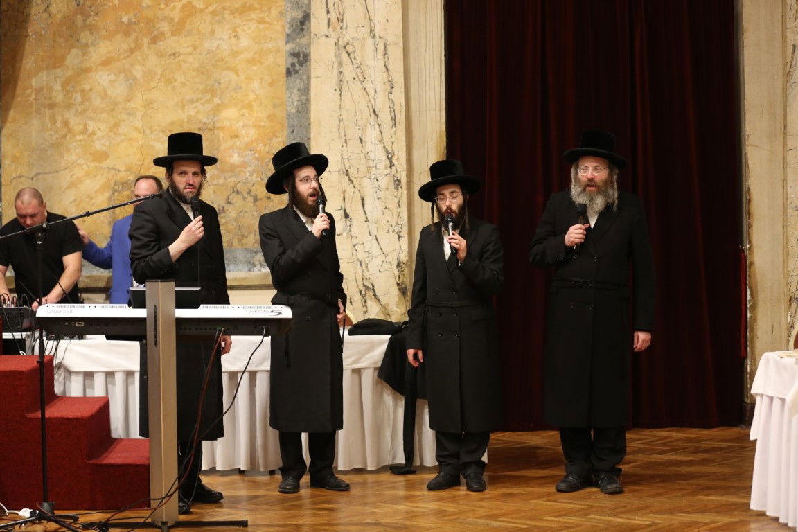 האדמו"ר מסערט ויז'ניץ במארינבארד 