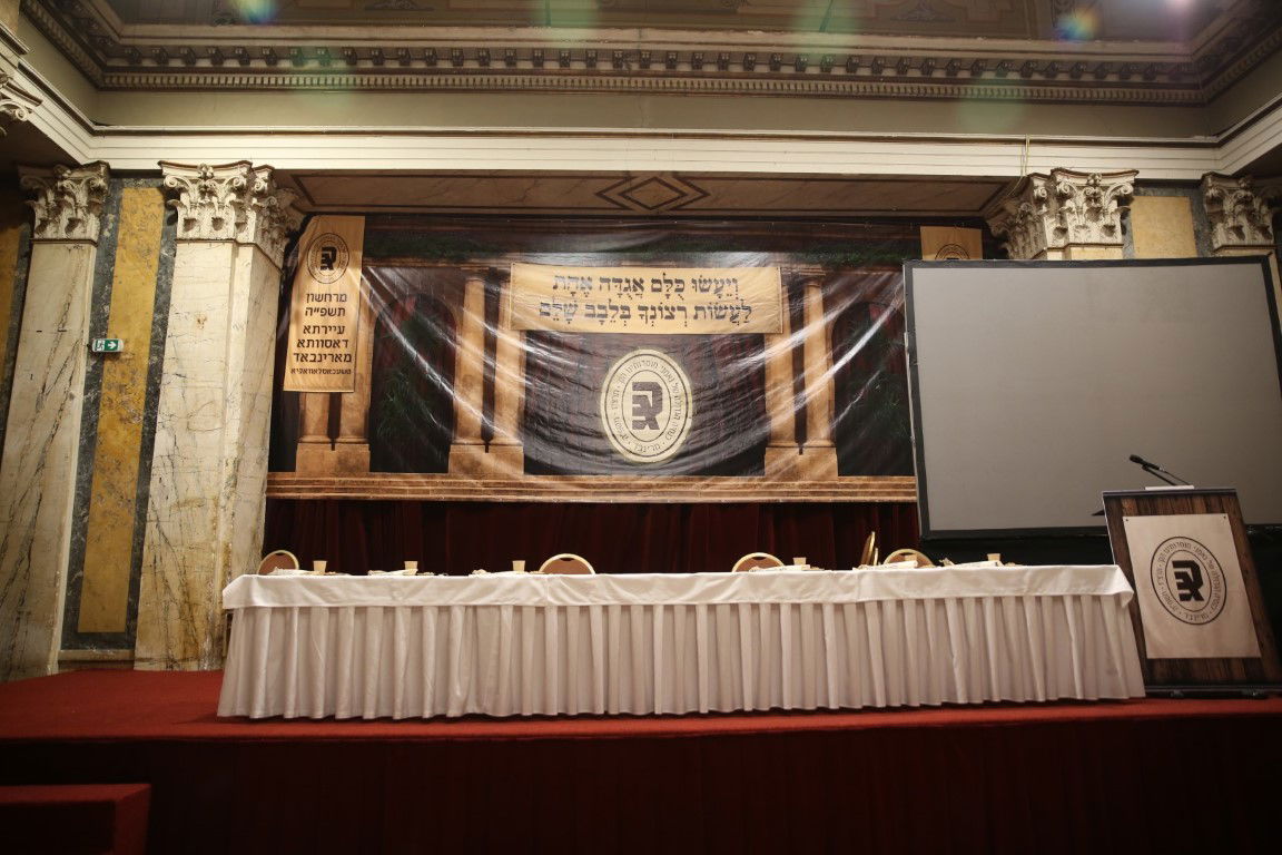 האדמו"ר מסערט ויז'ניץ במארינבארד 