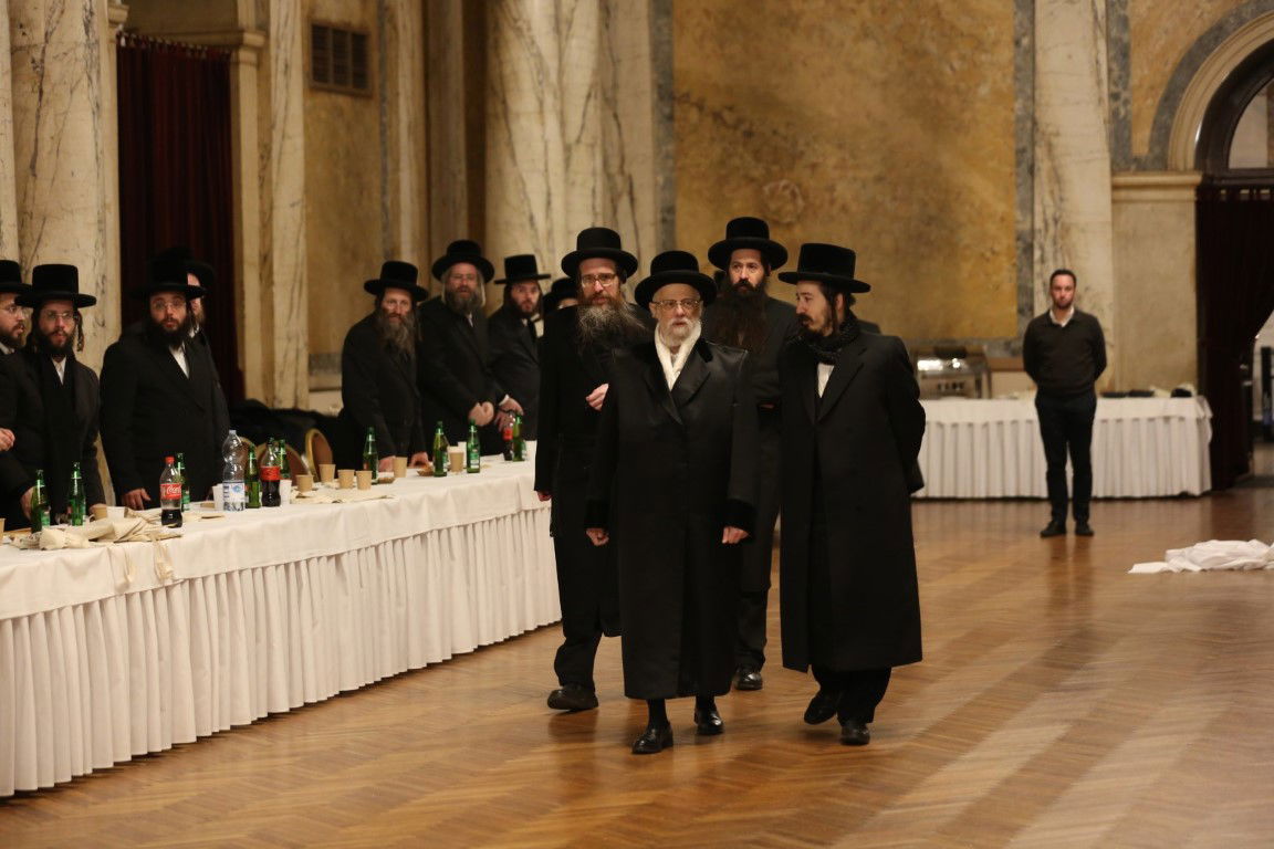 האדמו"ר מסערט ויז'ניץ במארינבארד 