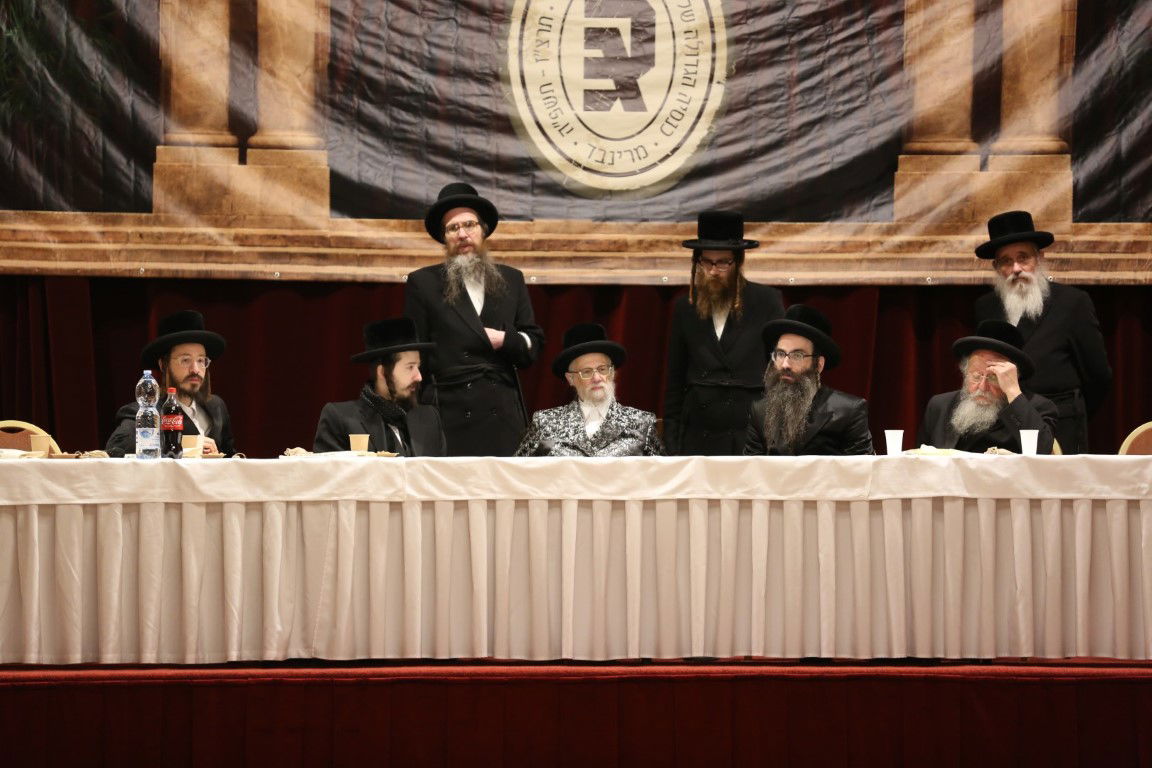 האדמו"ר מסערט ויז'ניץ במארינבארד 