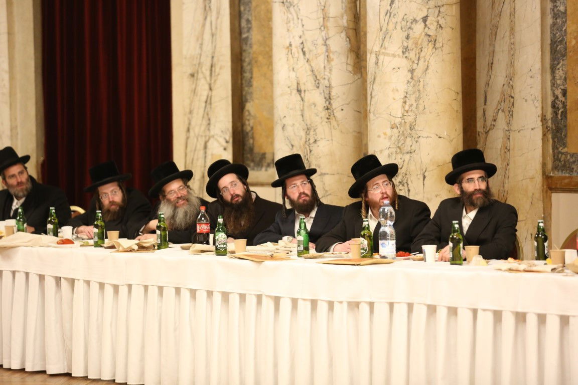 האדמו"ר מסערט ויז'ניץ במארינבארד 