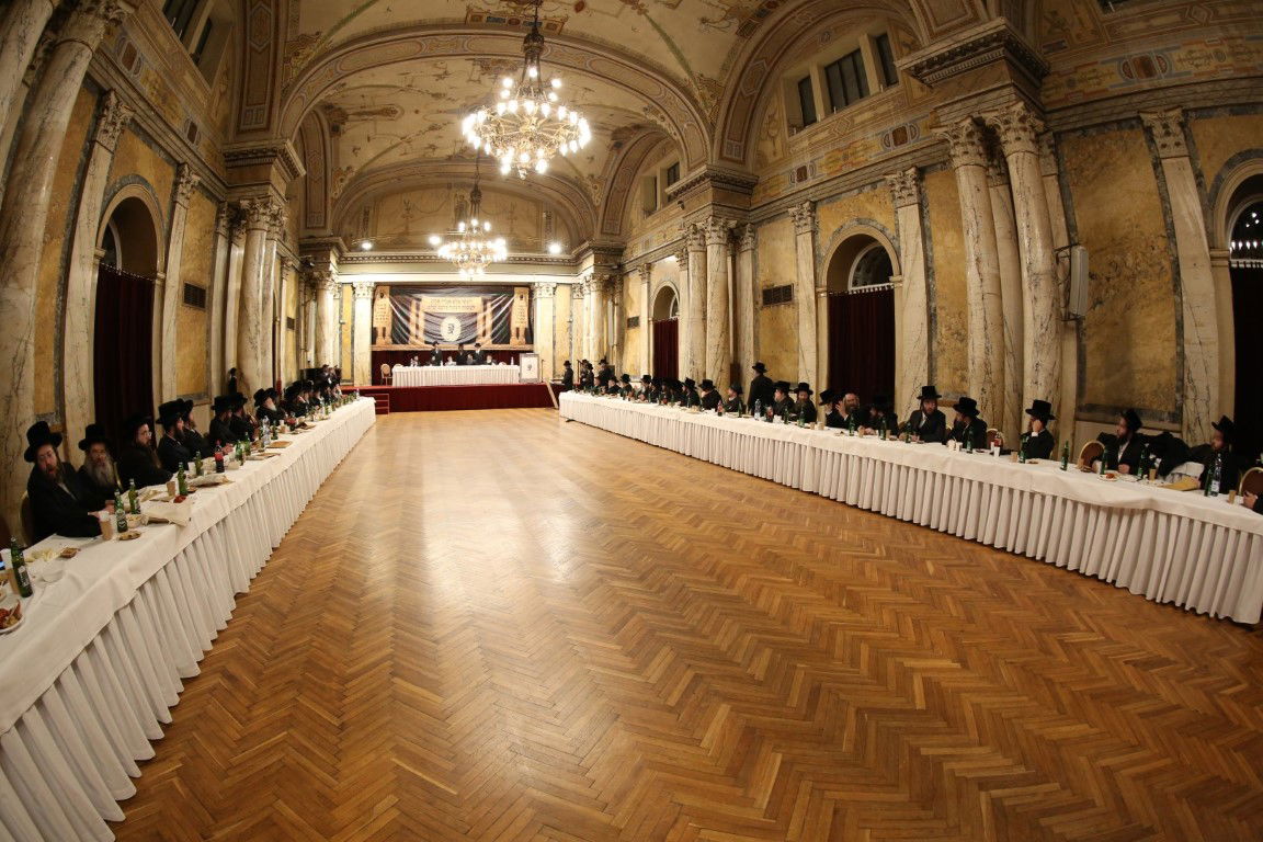 האדמו"ר מסערט ויז'ניץ במארינבארד 