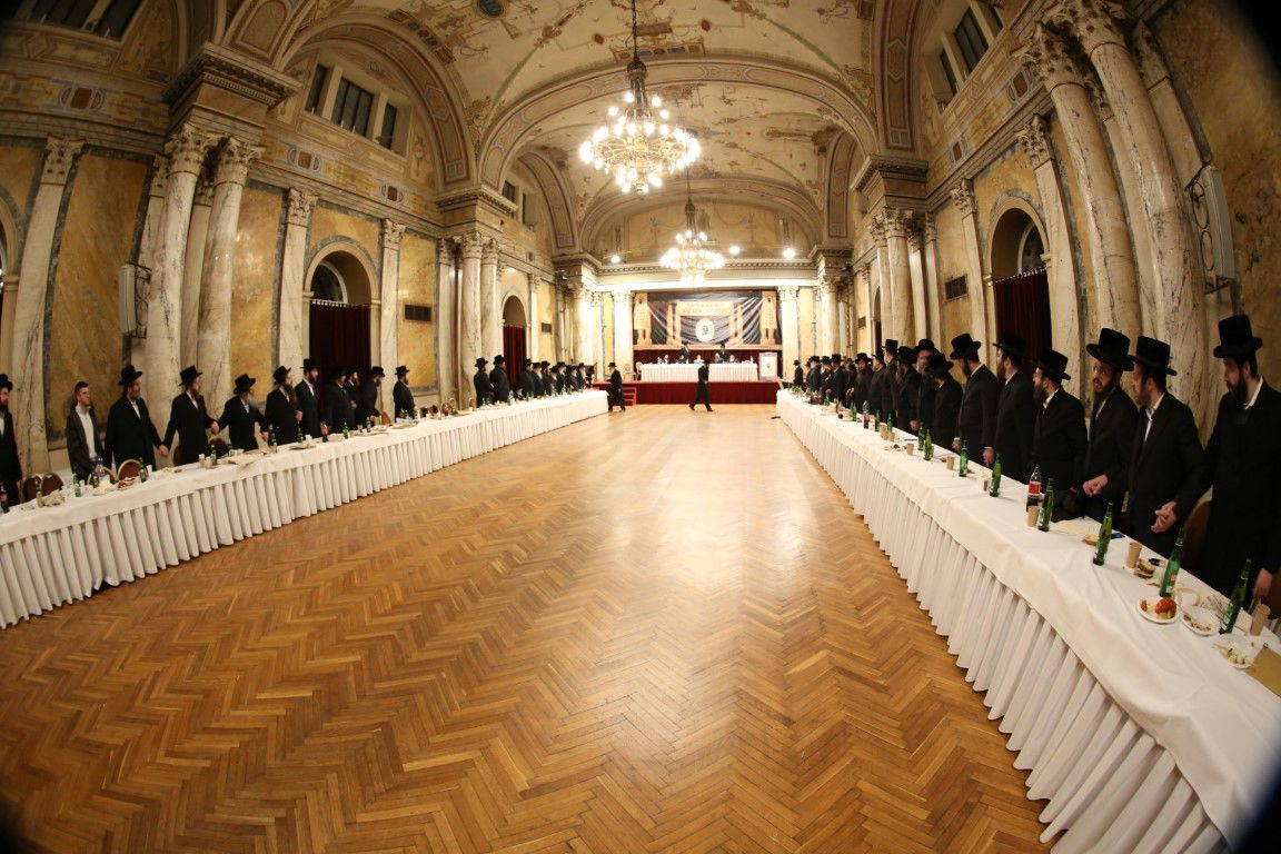 האדמו"ר מסערט ויז'ניץ במארינבארד 