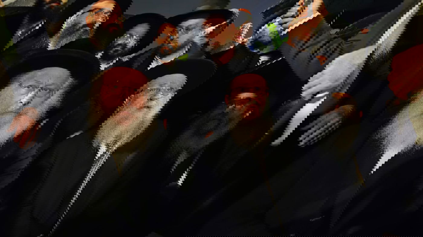 הראשון לציון הגאון רבי דוד יוסף בכפר חב"ד בהלוויית הק' צבי קוגן הי"ד