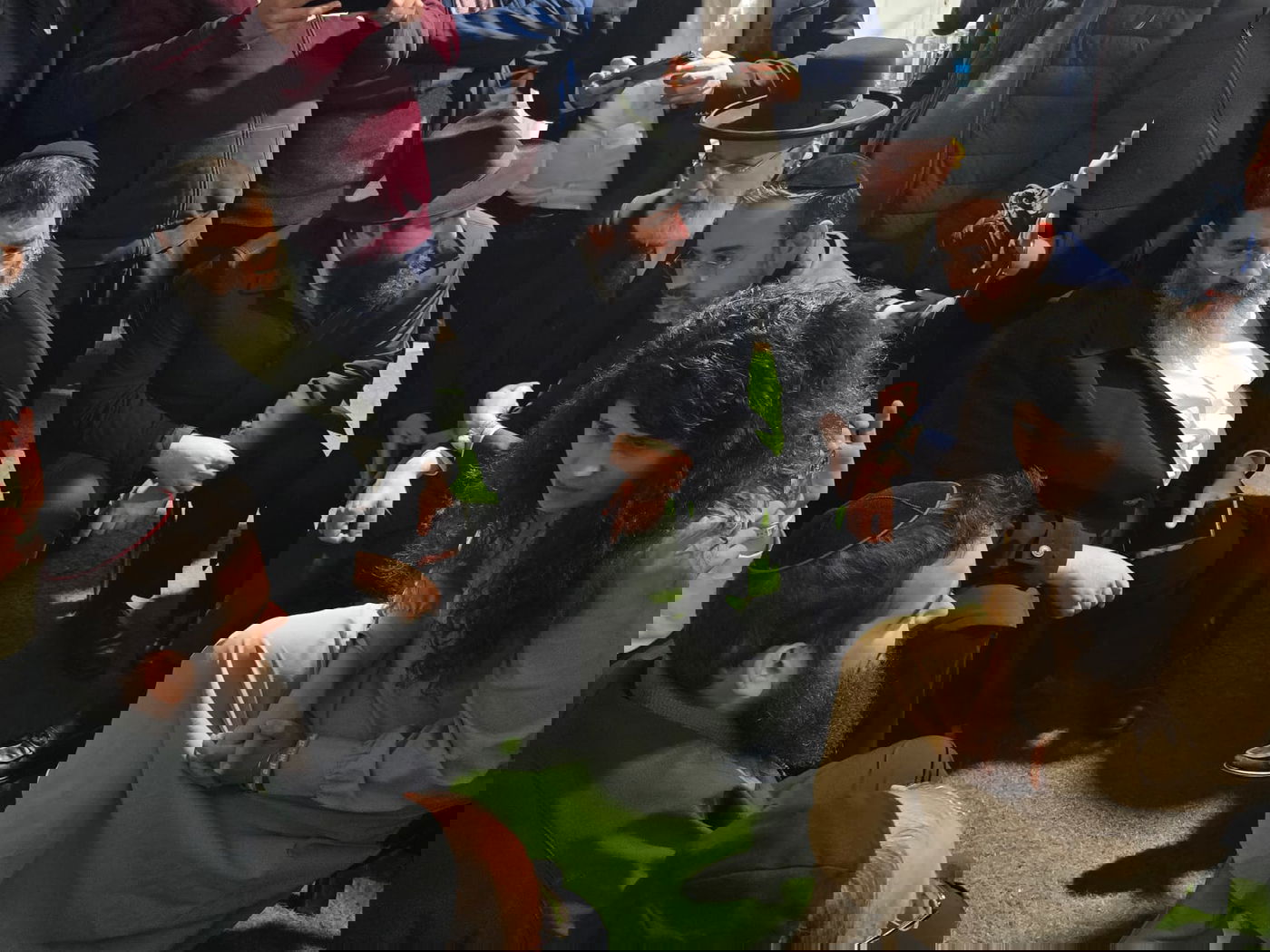 הרב זבדיה כהן, שר הבריאות אוריאל בוסו וסגנית שר החוץ שרן השכל בניחום אבלים