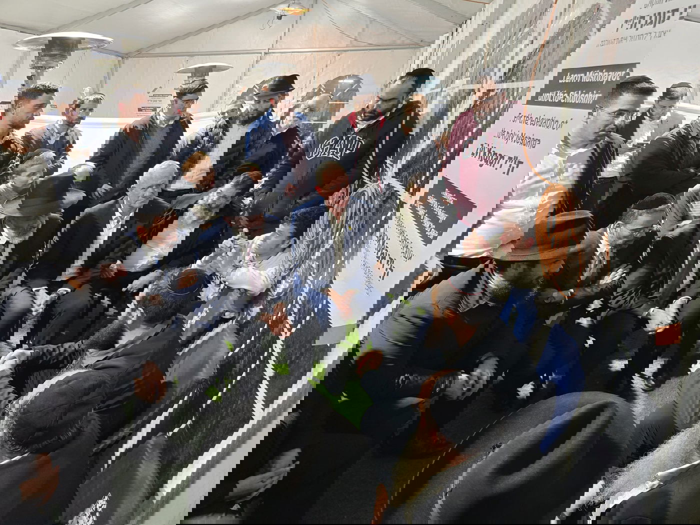 יו"ר המחנה הממלכתי ח"כ בני גנץ בניחום אבלים