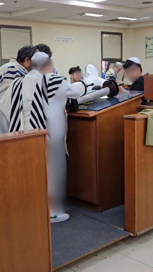 "כשירון עלה לתורה ובירך 'אשר בחר בנו מכל העמים' קיבלו המילים הללו משמעות עמוקה יותר"