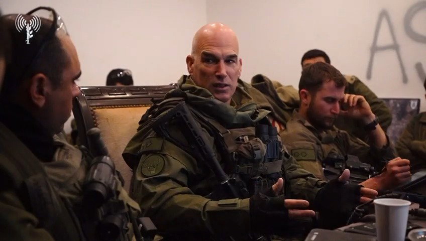 האלוף גורדין עם הלוחמים