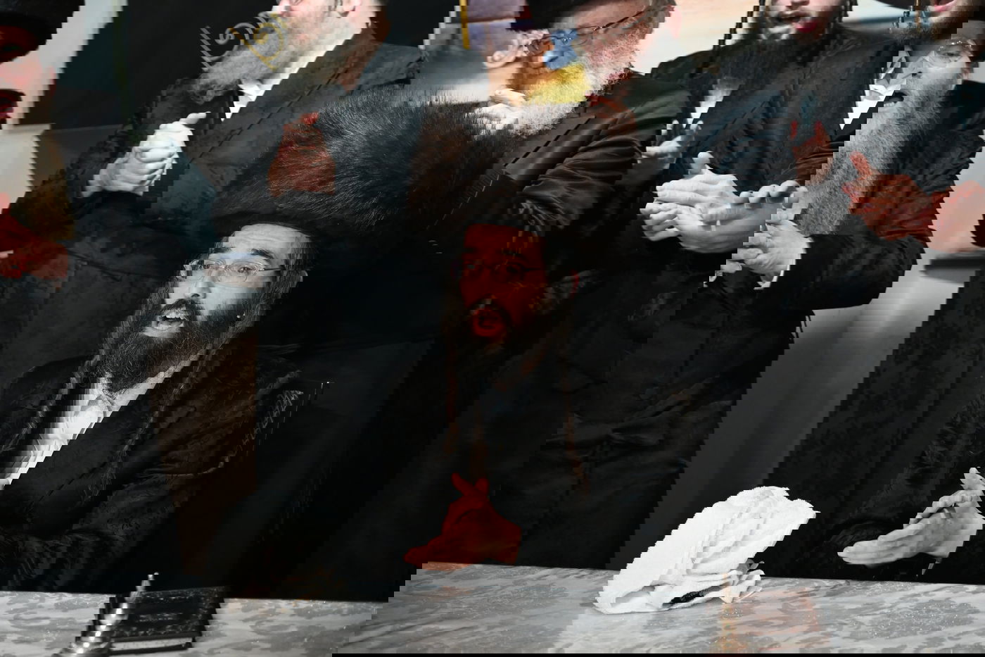 האדמו"ר מזוויעהיל בקרעסטיר