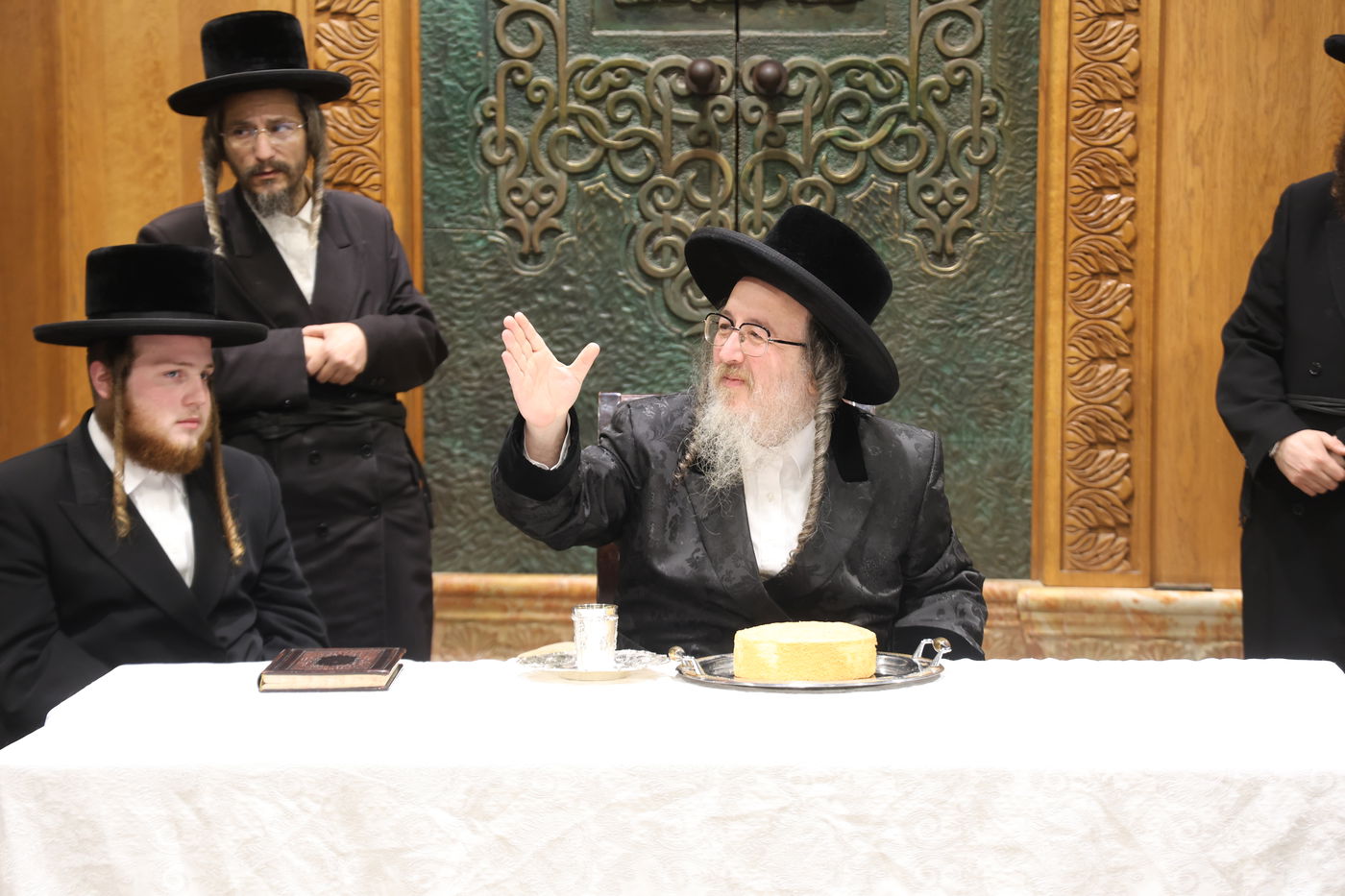 האדמו"ר מביאלה בני ברק במסע למקומות הקדושים