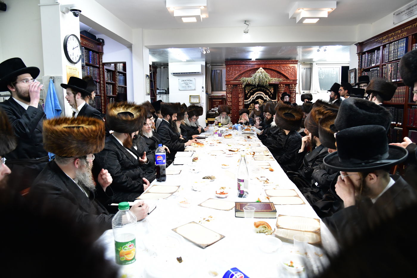 האדמו"ר ממעליץ שבת ברובע ז' 