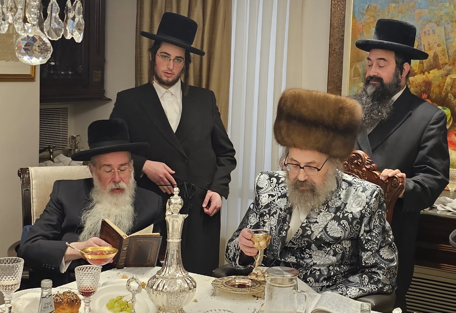 האדמו"ר מויז'ניץ לונדון בסעודת ראש חודש