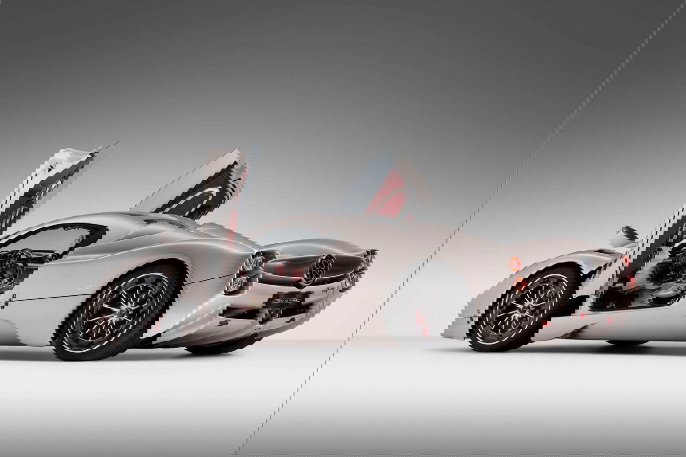 רכב יוקרה המיוצר ב99 יחידות בלבד. פגאני אוטופיה