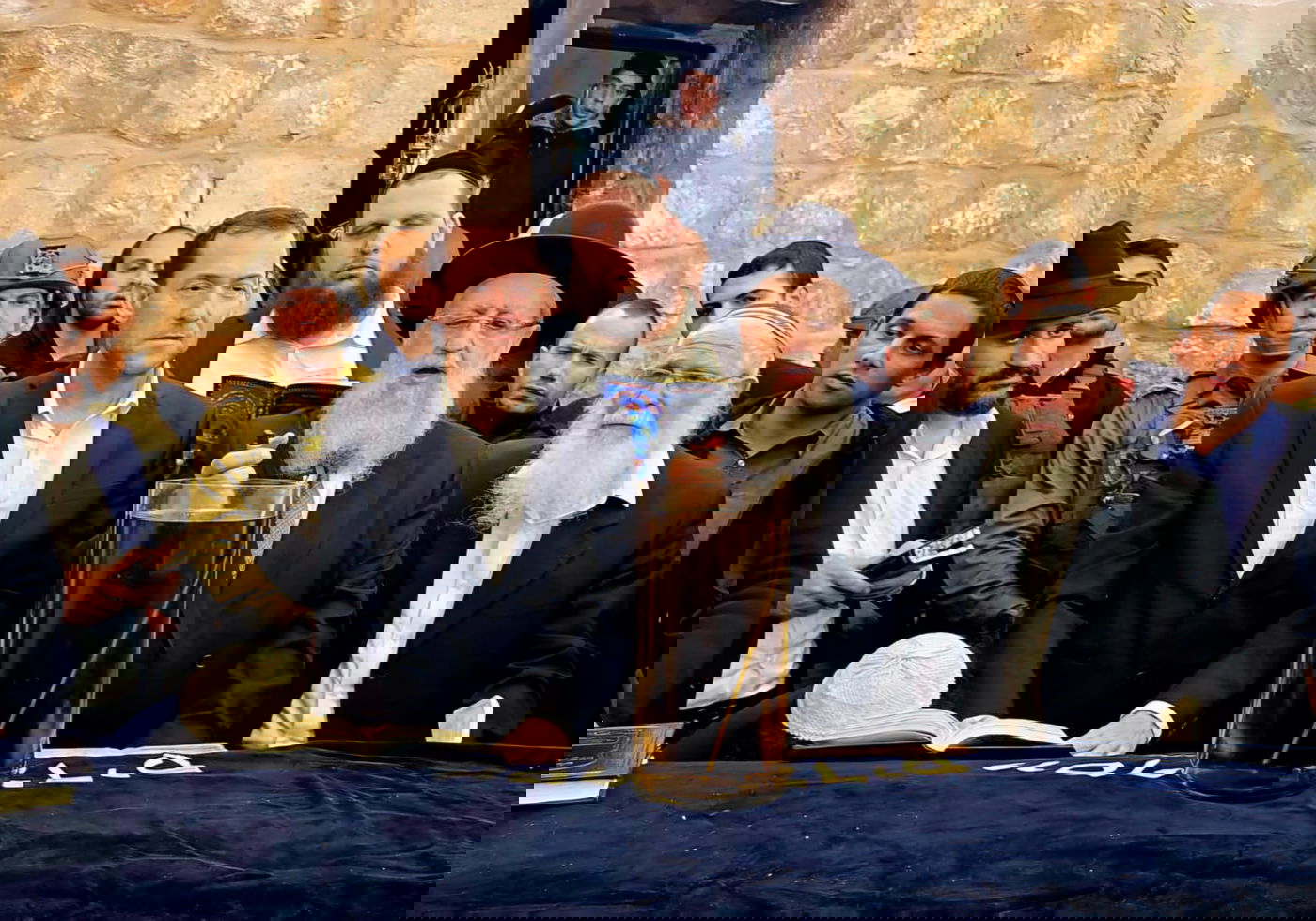 הראש"ל הגר"ד יוסף הלילה, בקבר רחל