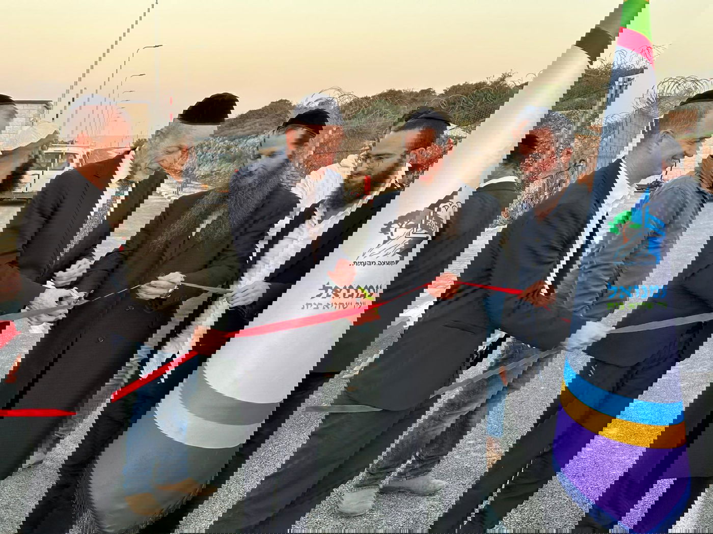 גזירת הסרט בעמנואל