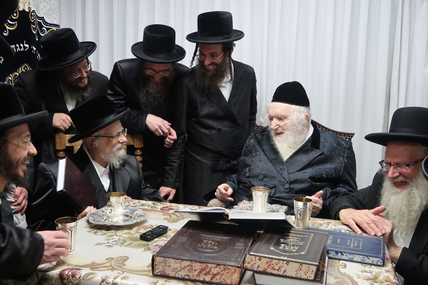 האדמו"ר מסערט ויז'ניץ בביקור אצל הגאון רבי משה שטרנבוך