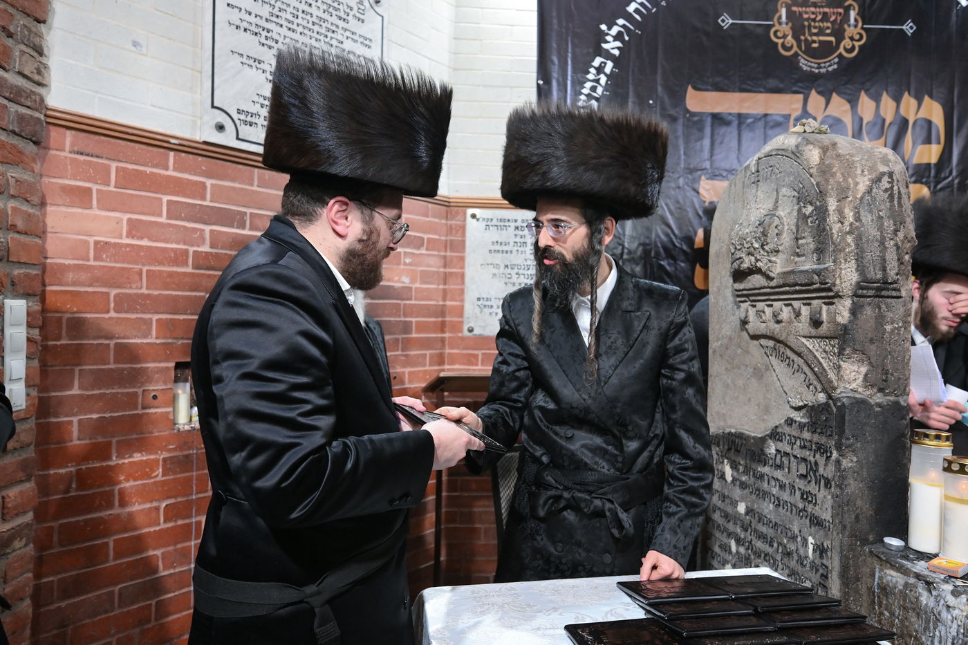 האדמו"ר מזוויעהיל בקרעסטיר