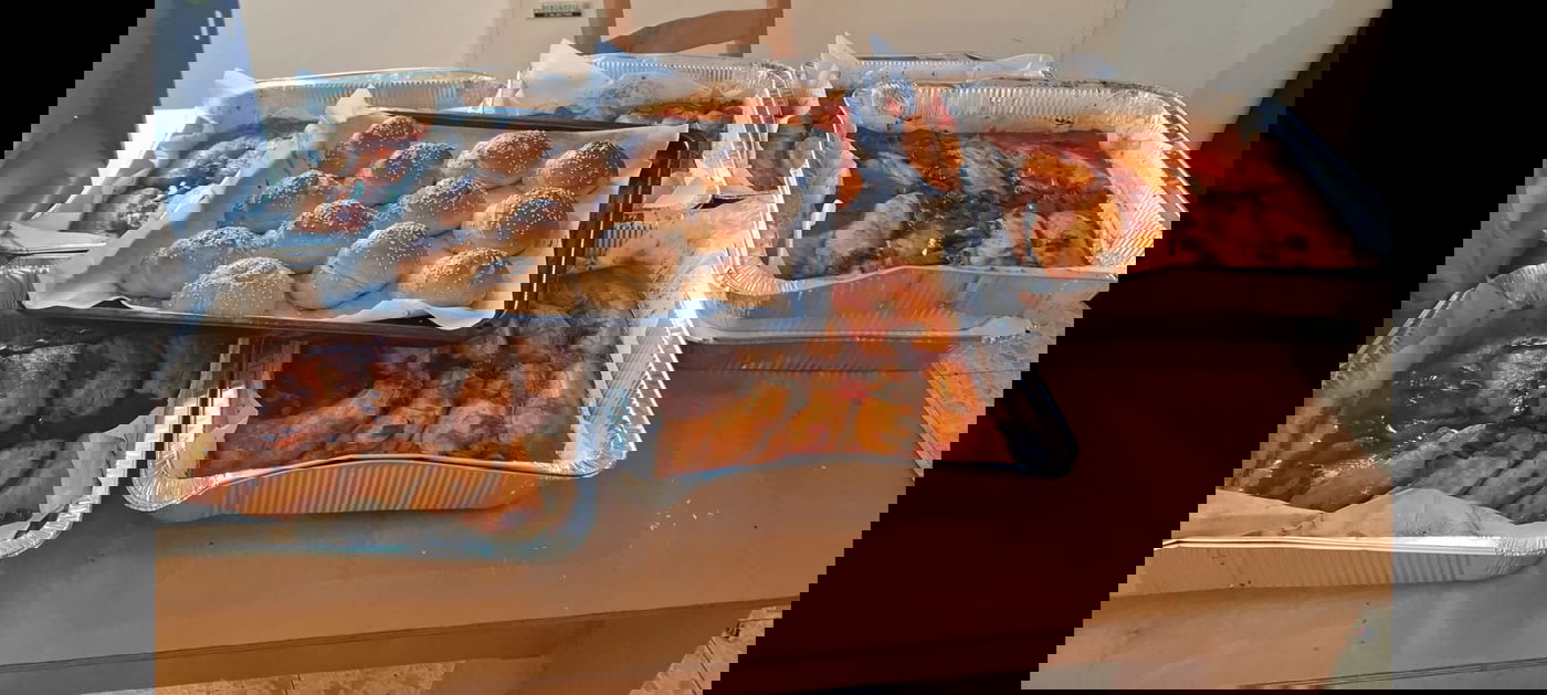 חלק מהאוכל שהוכן לחיילים שגוייסו לצפון לאחר השביעי באוקטובר