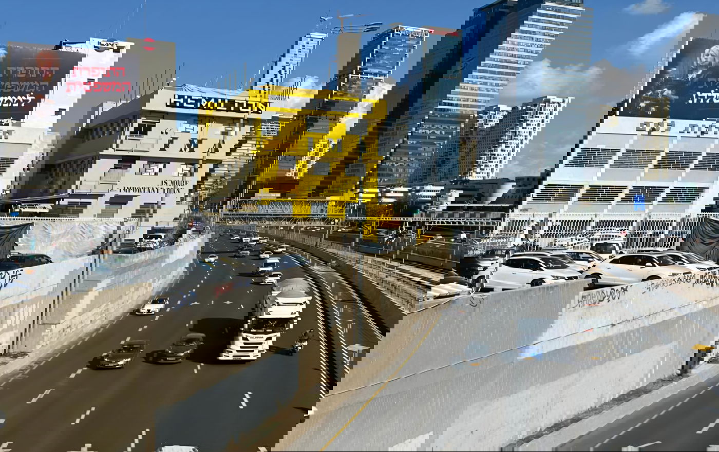 כרזות הרחוב, הבוקר