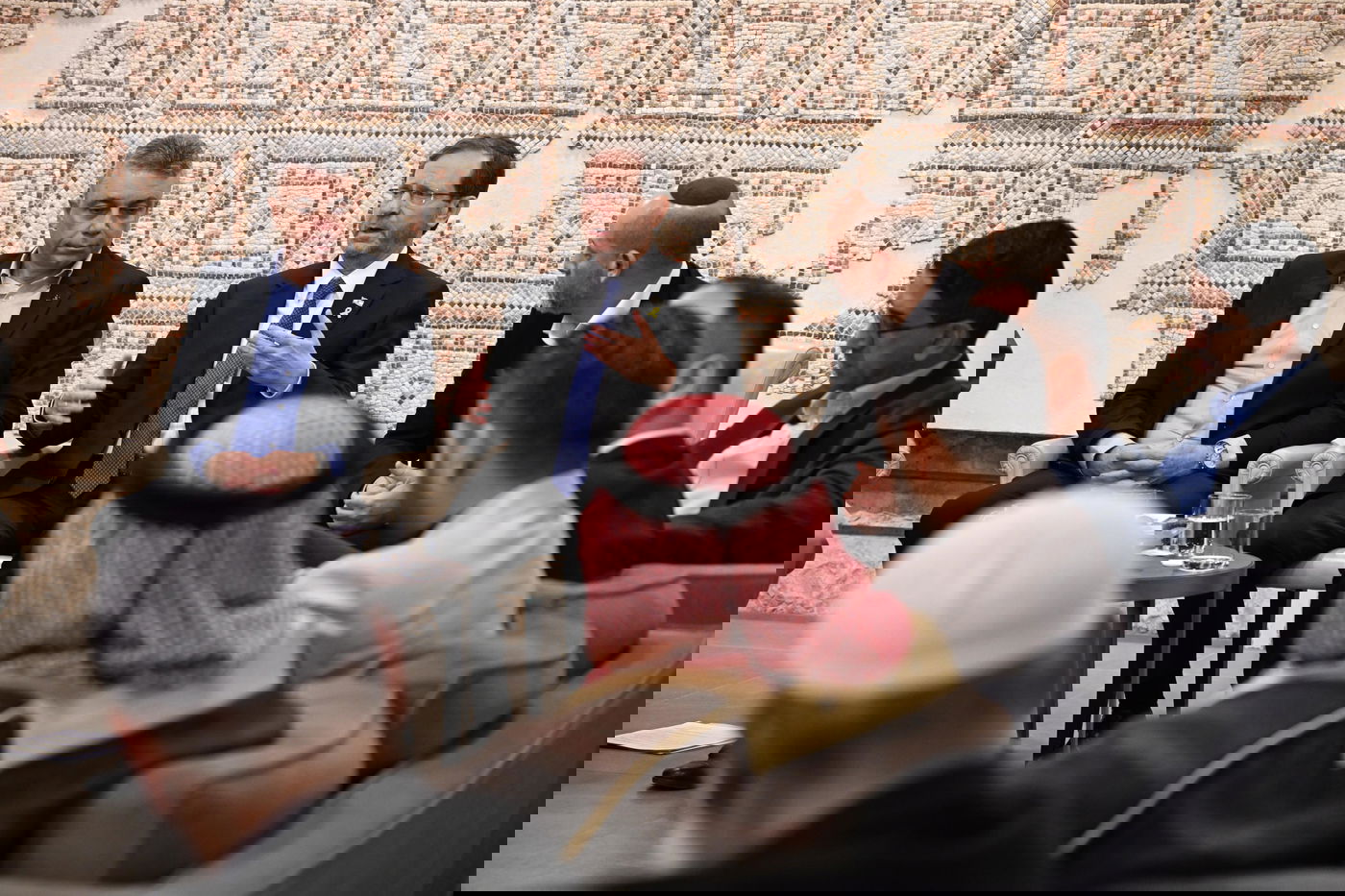 נשיא המדינה והמנהיגים והאימאמים הערבים