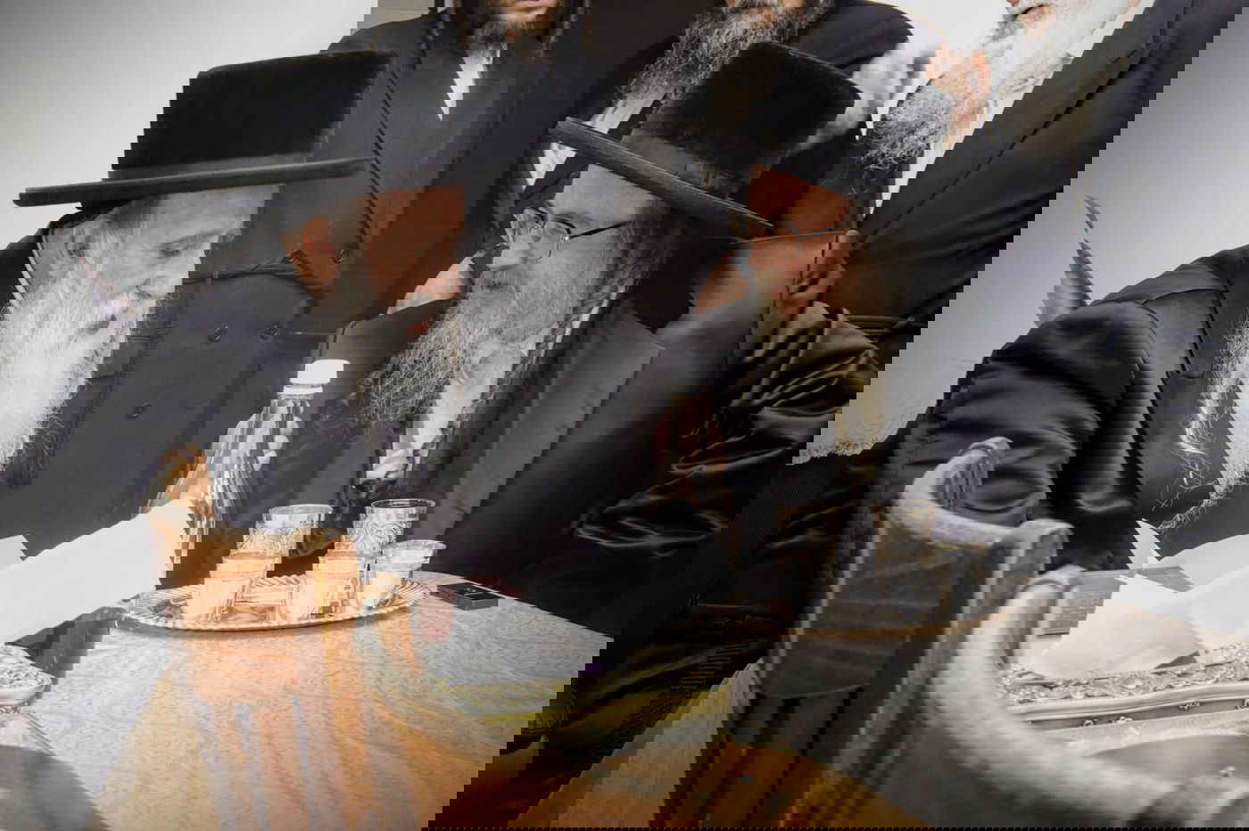 האדמו"ר מביאלה ב"ב בביקור אצל האדמו"ר ממחנובקא בעלזא