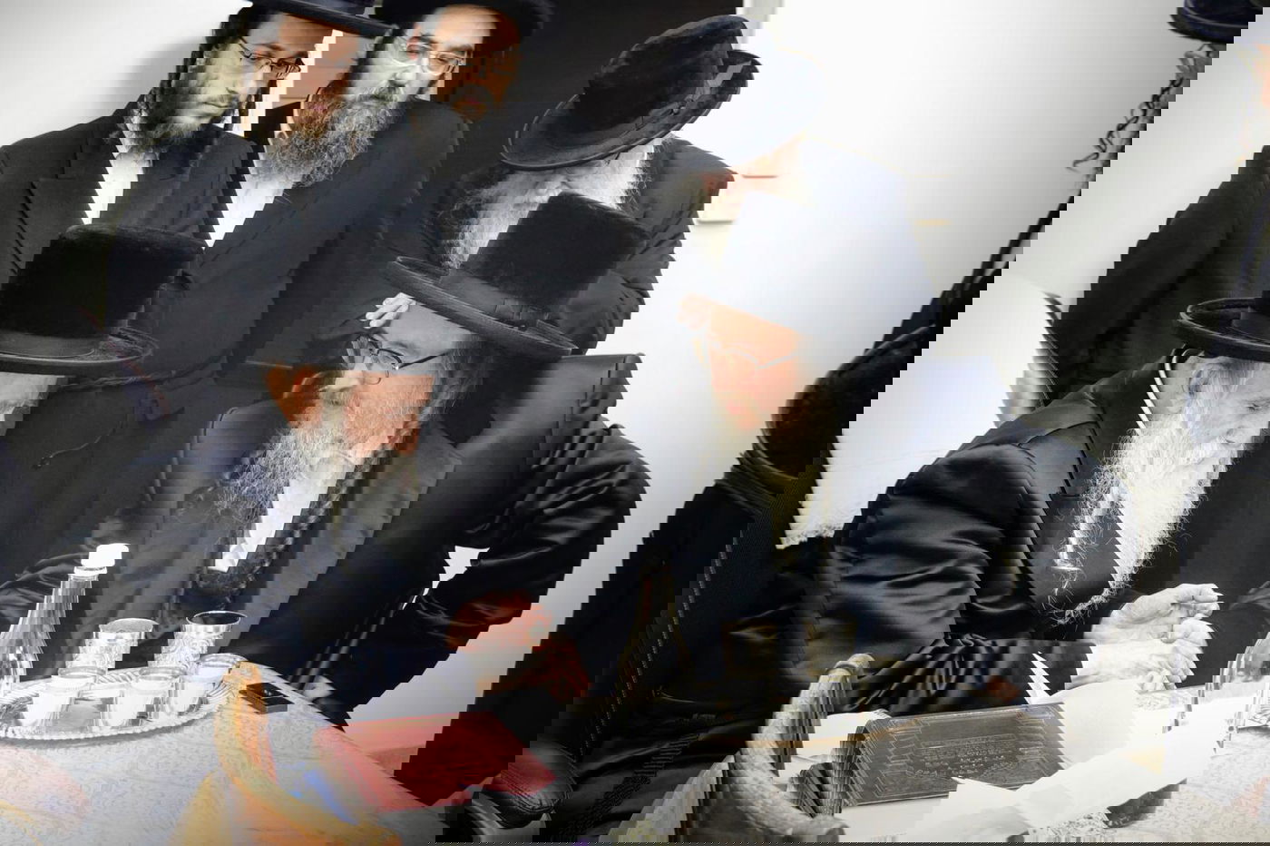 האדמו"ר מביאלה ב"ב בביקור אצל האדמו"ר ממחנובקא בעלזא