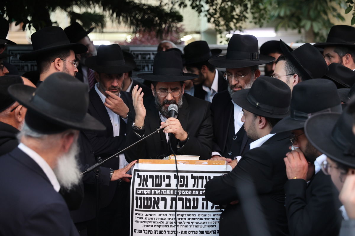 מסע הלוויית הגאון רבי דוד צדקה זצ"ל