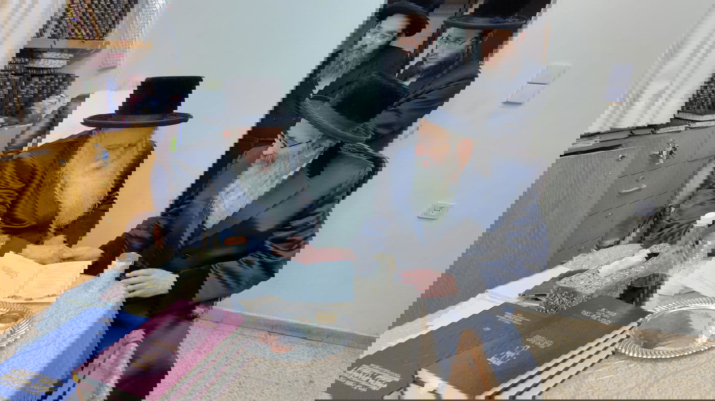 האדמו"ר מסטאניסלאוו בביקור אצל האדמו"ר ממחנובקא בעלזא