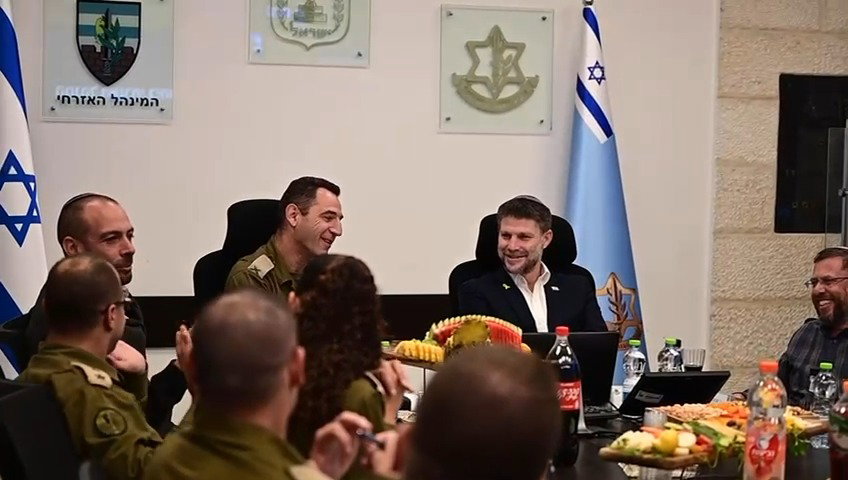 שר האוצר בישיבת עבודה עם ראשי המינהל האזרחי