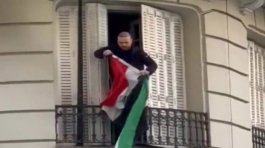 החלפת הדגלים בשגרירות סוריה בספרד, היום