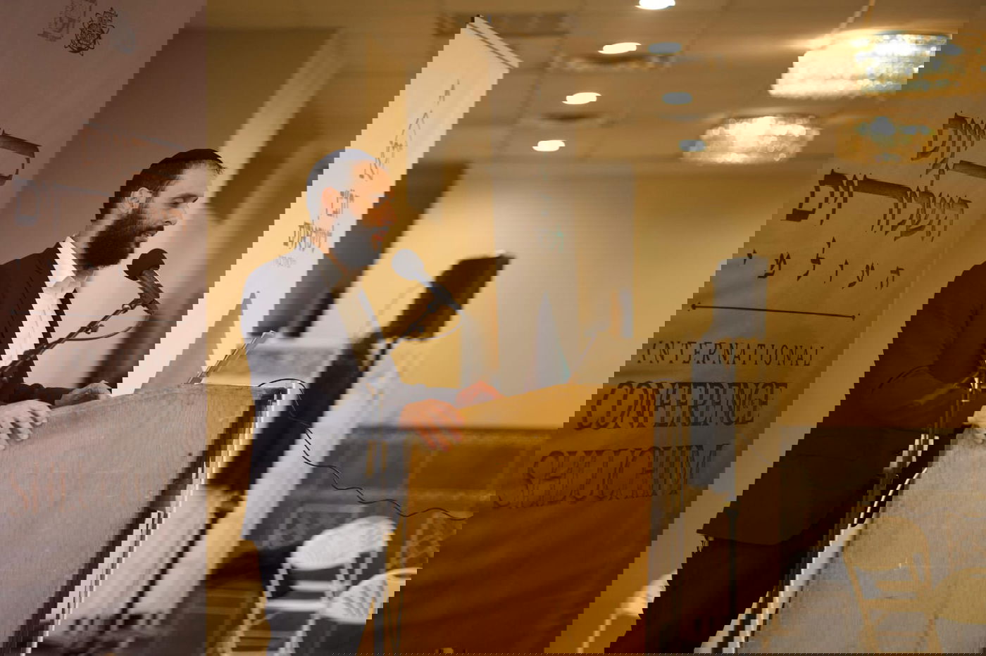 מנדי נאבול- מומחה הדיגיטל מרתק את הקהל בכנס שלוחי חב"ד העולמי