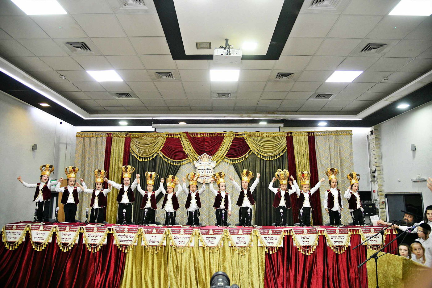 מסיבת חומש לילדי ת"ת החסידי בעמנואל