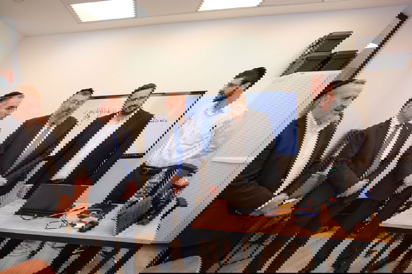 סיור מקצועי בקמפוס קמא טק בבני ברק, עם שר העבודה יואב בן צור